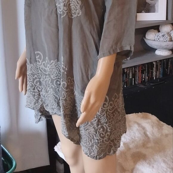 Johnny Was Women's Size Small Embroidered Olive Green Cupra Rayon Tunic Top - Picture 2 of 13